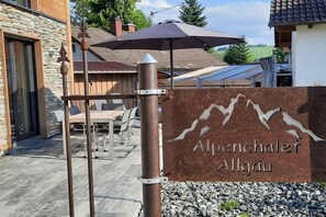 Outdoor dining - Alpine chalet Allgäu (Oy-Mittelberg\/Oberzollhaus)