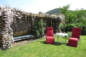 Outdoor dining - Holiday apartment in Lug with swimming pool (Lug)
