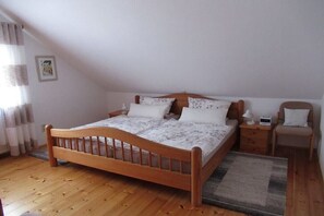 Iron/ironing board, free WiFi, bed sheets - Holiday apartment in Lug with swimming pool (Lug)
