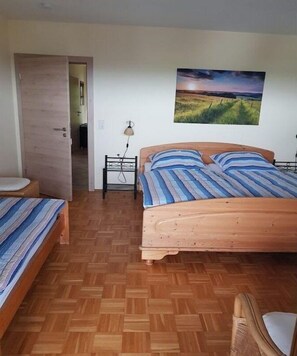 8 bedrooms, iron/ironing board, travel cot, free WiFi - Holiday home with 8 bedrooms (Medebach-Düdinghausen)
