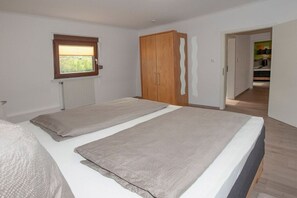 Room - Holiday apartment in Zell (Mosel) with balcony (Zell (Mosel))