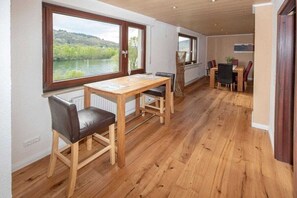 Dining - Holiday apartment in Zell (Mosel) with balcony (Zell (Mosel))
