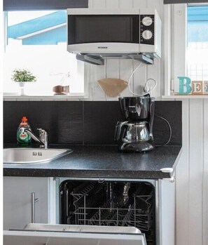 Private kitchen - Holiday home with 2 bedrooms (Callantsoog)