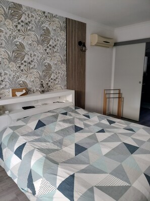 Iron/ironing board, Internet - Vrbo Property (Poulx)
