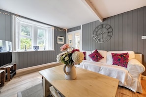 Fireplace - House - Sleeps 6 - Pet Friendly - Parking (Castle Douglas)