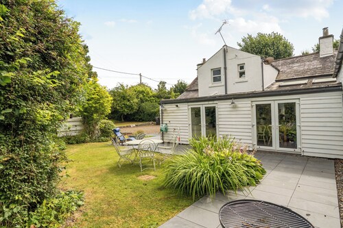 House - Sleeps 6 - Pet Friendly - Parking