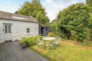 Outdoor dining - House - Sleeps 6 - Pet Friendly - Parking (Castle Douglas)