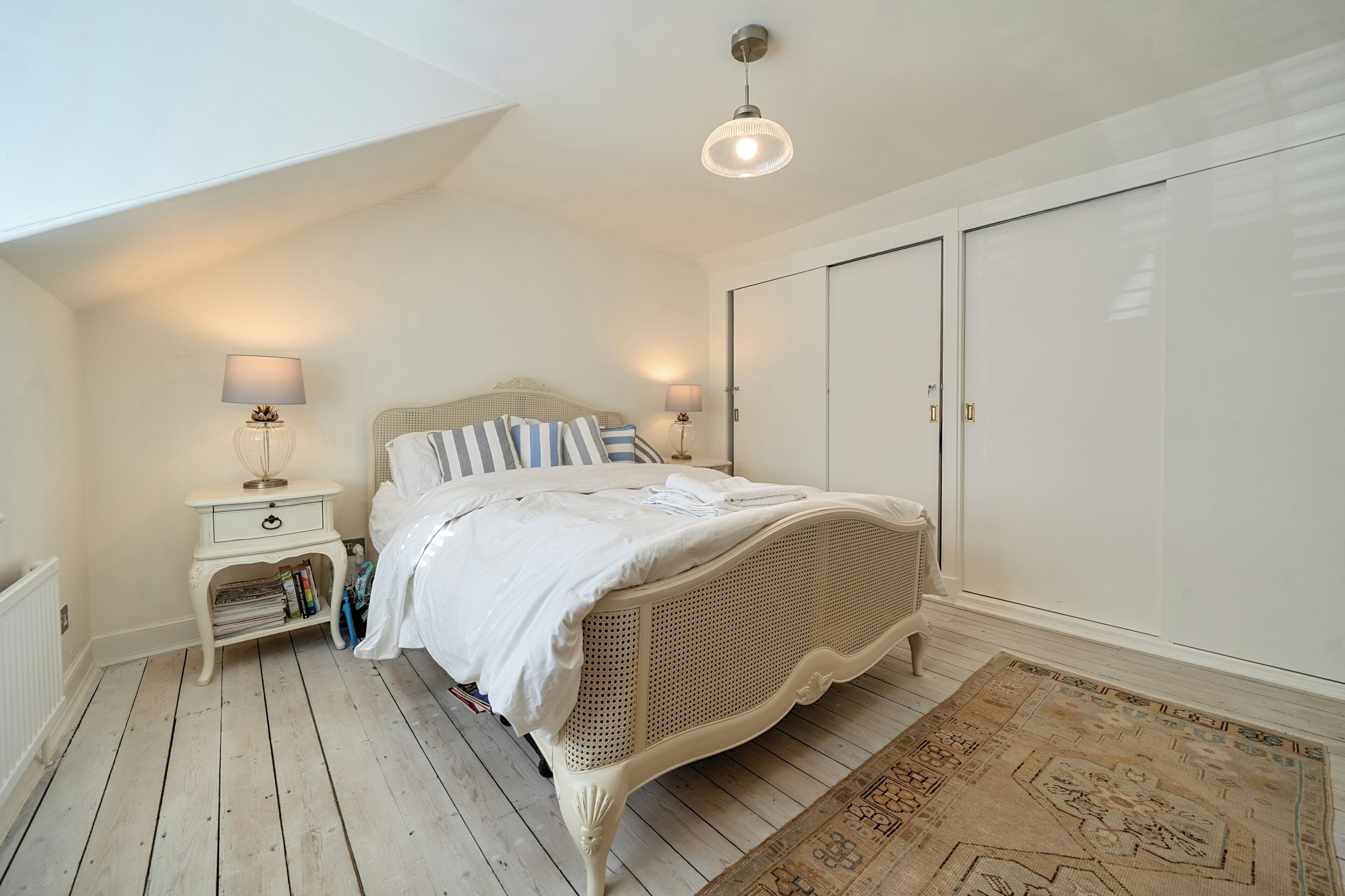 3 bedrooms, iron/ironing board, WiFi (free), bed sheets