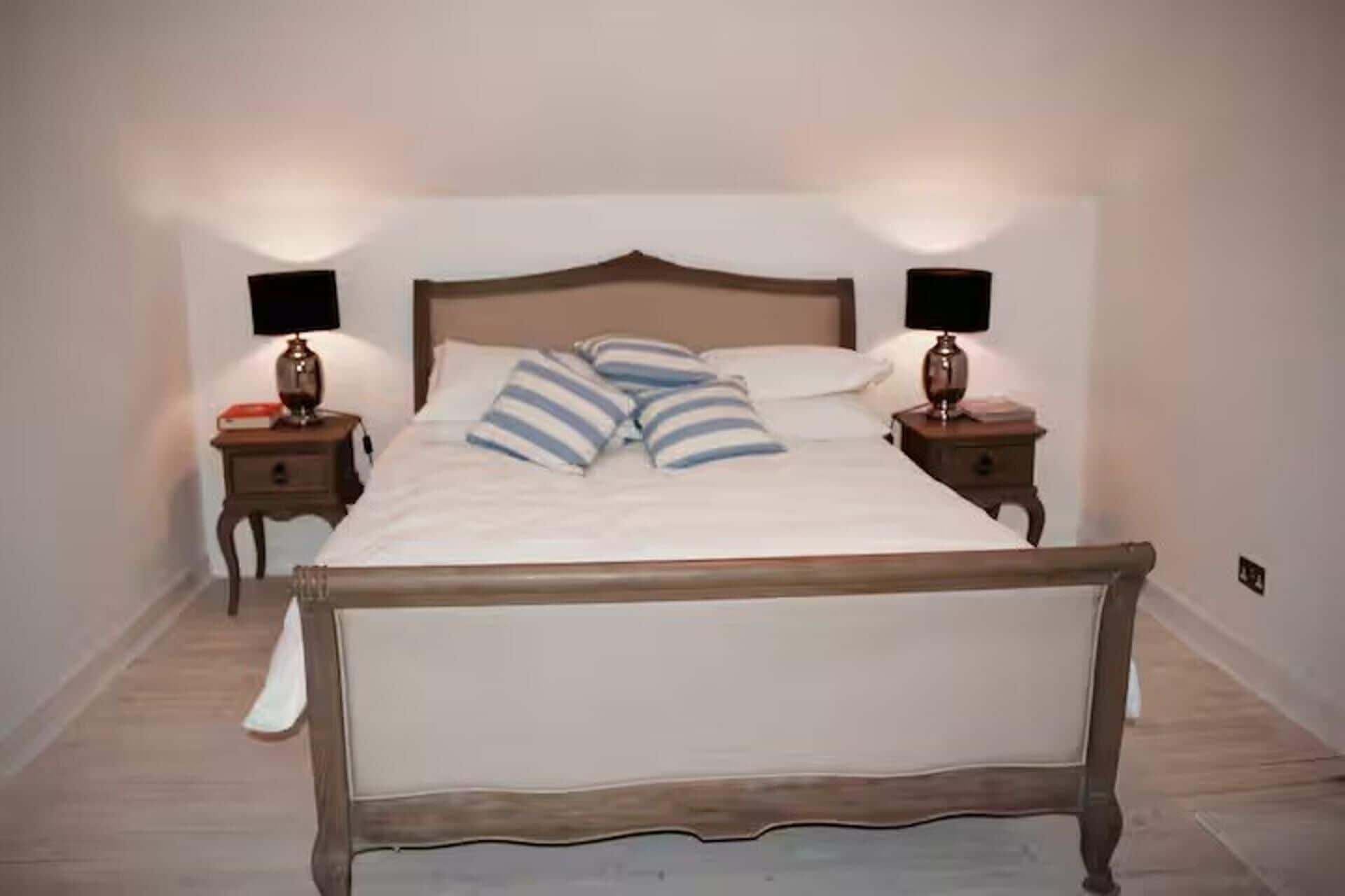 3 bedrooms, iron/ironing board, free WiFi, bed sheets