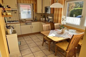 Dining - Holiday home with 3 bedrooms (Oostkapelle)