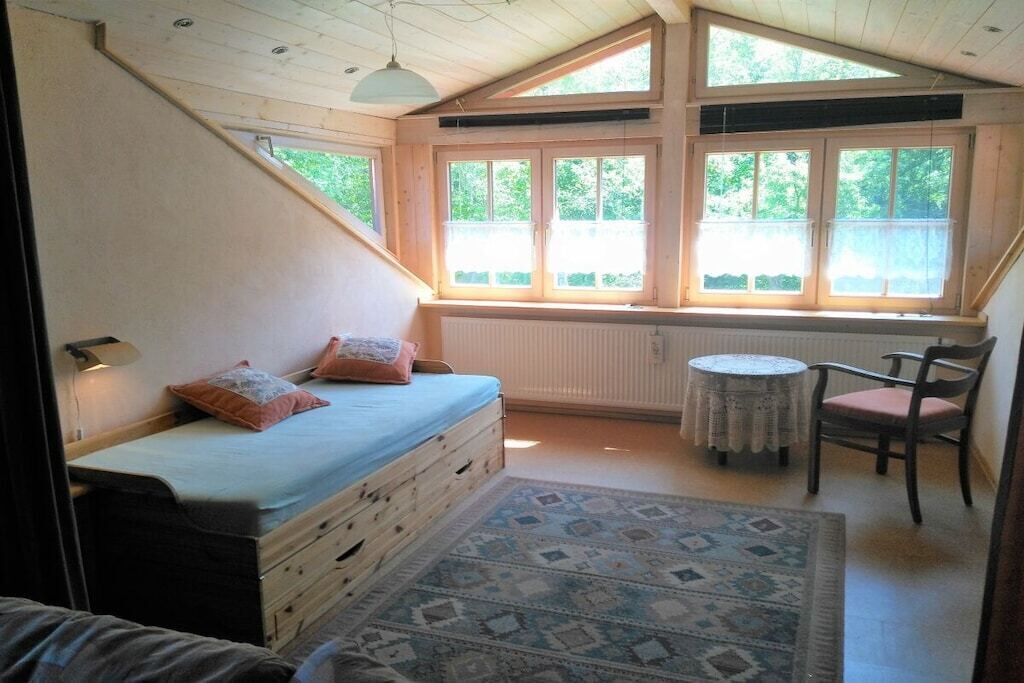 Bügeleisen/Bügelbrett, Reisekinderbett, kostenloses WLAN, Bettwäsche