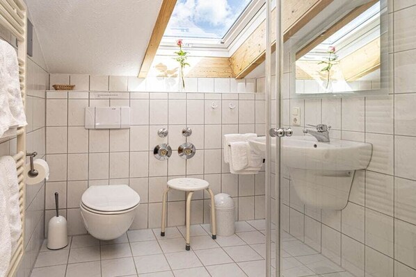 Bathroom - Holiday apartment with 1 bedroom (Rettenberg-Kranzegg)