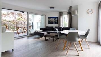 Smart-TV, DVD-Player, Stereoanlage