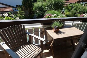 Outdoor dining - Holiday apartment with 1 bedroom (Blaichach)