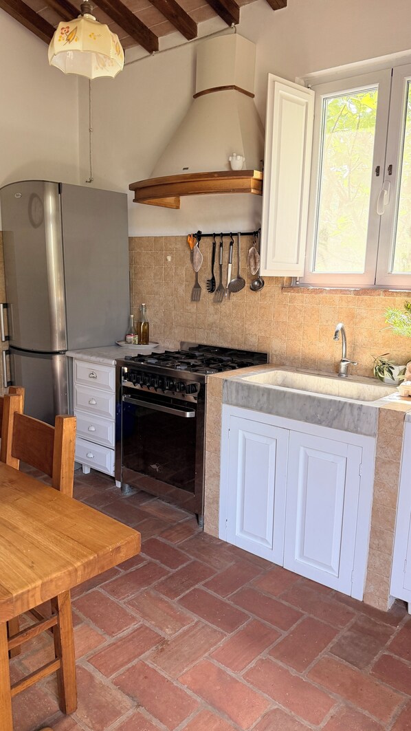 Private kitchen - Vrbo Property (Camaiore)