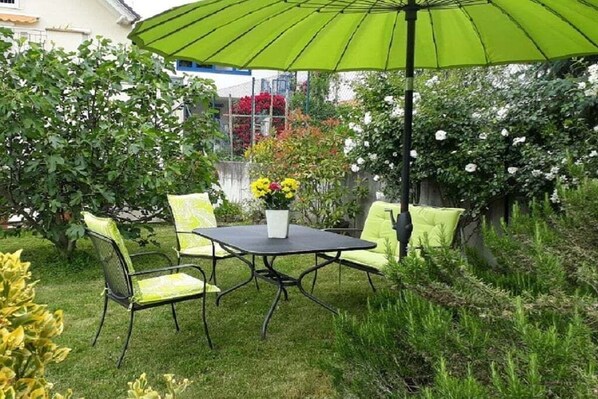 Outdoor dining - 2 in the Lavender House (Endingen-Amoltern am Kaiserstuhl)