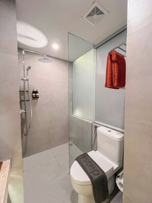 Phòng đôi Superior | Phòng tắm | Đồ dùng nhà tắm miễn phí, khăn tắm, xà phòng, dầu gội