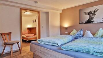2 Schlafzimmer, Reisekinderbett, kostenloses WLAN, Bettwäsche
