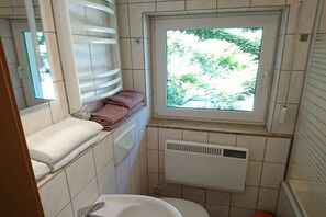 Bathroom - Holiday home with 3 bedrooms (Schleusingen)