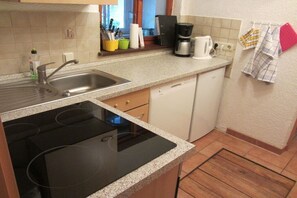 Private kitchen - Holiday home with 3 bedrooms (Schleusingen)