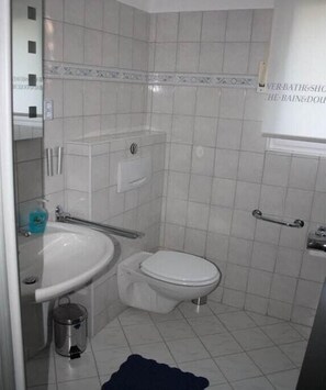 Bathroom - Holiday apartment with 1 bedroom (Olsberg)