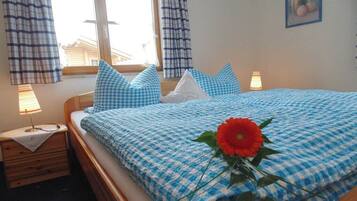 2 Schlafzimmer, Reisekinderbett, kostenloses WLAN, Bettwäsche
