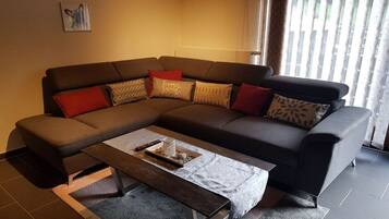 Smart-TV, Kamin, Stereoanlage