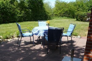 Outdoor dining - Holiday home with 2 bedrooms (Ostseebad Boltenhagen)