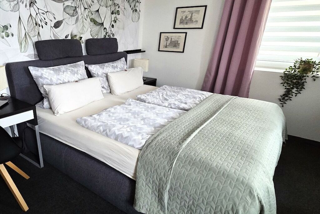 Desk, travel cot, free WiFi, bed sheets