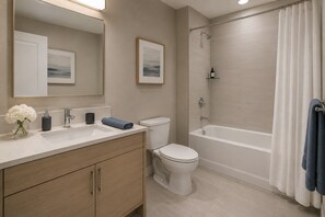 Standardzimmer | Badezimmer | Kostenlose Toilettenartikel, Haartrockner, Handtücher, Seife