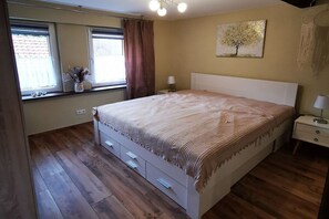 Free WiFi, bed sheets