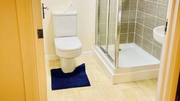 Apartment, 2 Bedrooms | Bathroom