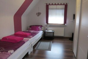 Iron/ironing board, free WiFi, bed sheets - Holiday home with 1 bedroom (Gossersweiler-Stein)