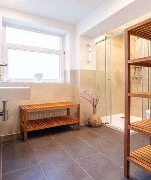 Bathroom - Holiday apartment with 2 bedrooms (Ostseebad Heringsdorf)