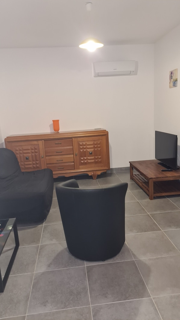 Living area - Gite "La Nayade" 2 pers air-conditioned center Vallon Pont d'Arc (Vallon-Pont-d'Arc)
