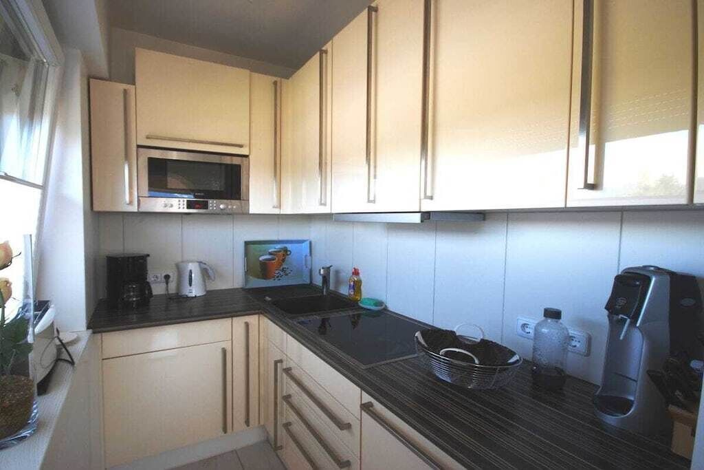 Kühlschrank, Mikrowelle, Herdplatte, Geschirrspüler