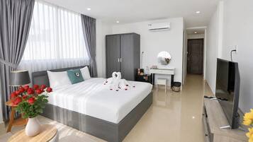 Deluxe Double Room, City View | Soundproofing, iron/ironing board, WiFi (free)
