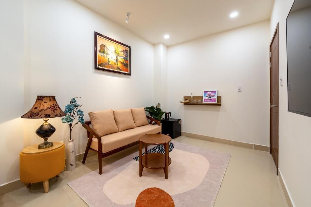 Deluxe Double Room, City View | Living area