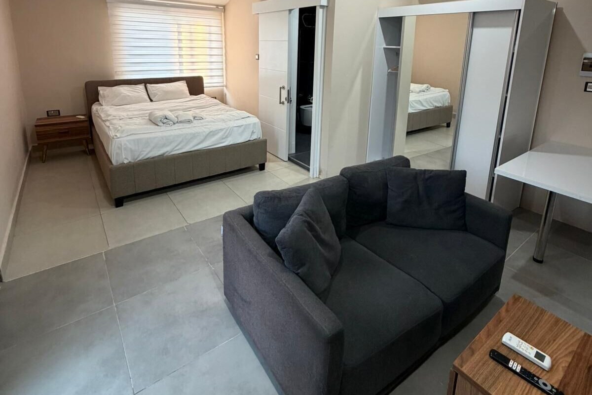 Comfort Stüdyo, Veranda, Bahçe Manzaralı | Masa, dizüstü bilgisayar çalışma alanı, ücretsiz kablosuz İnternet 