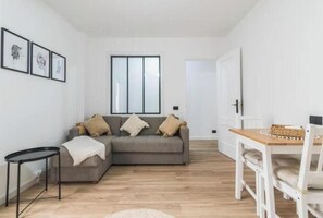 Living area - Bakea Home Gran Canaria. 10mins from the beach and the airport. (Ingenio)