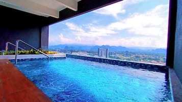 2 hồ bơi trong nhà