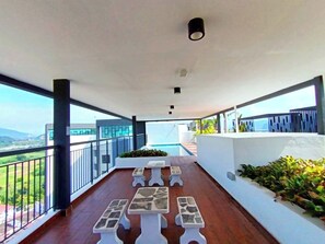 Outdoor dining - OliveSky Suites Ipoh by Grab A Stay  (Ipoh)