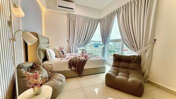 Luxury Apartment, 3 Bedrooms, City View | Free WiFi, bed sheets