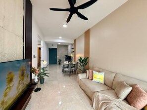Classic Apartment, City View | Ruang tamu