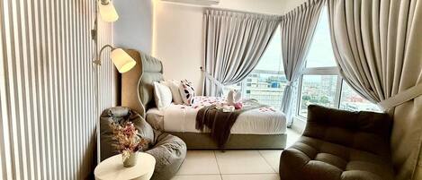 Egyptian cotton sheets, premium bedding, free WiFi, bed sheets