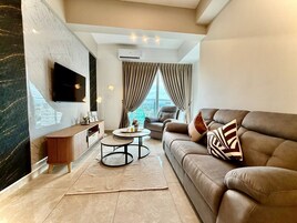 Luxury Apartment, 3 Bedrooms, City View | Living area