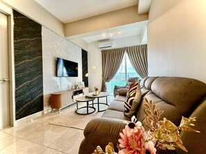 Luxury Apartment, 3 Bedrooms, City View | Living area