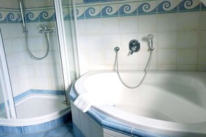 Shower - Holiday home in Zingst with swimming pool (Zingst)