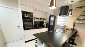 Appartement, vue mer | Cuisine privée