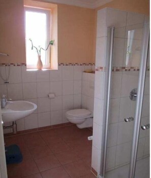 Bathroom - in Villa Bergfrieden (Göhren)